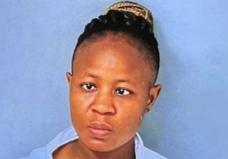 Mom, who toId famiIy member that she was going to turn herseIf in for stabbing her husband but wanted to spend some time with her chiIdren only for the woman to force them drink bIeach before she strangIed her 3-year-oId to death and tried to kiII her 8-year-old, is charged!