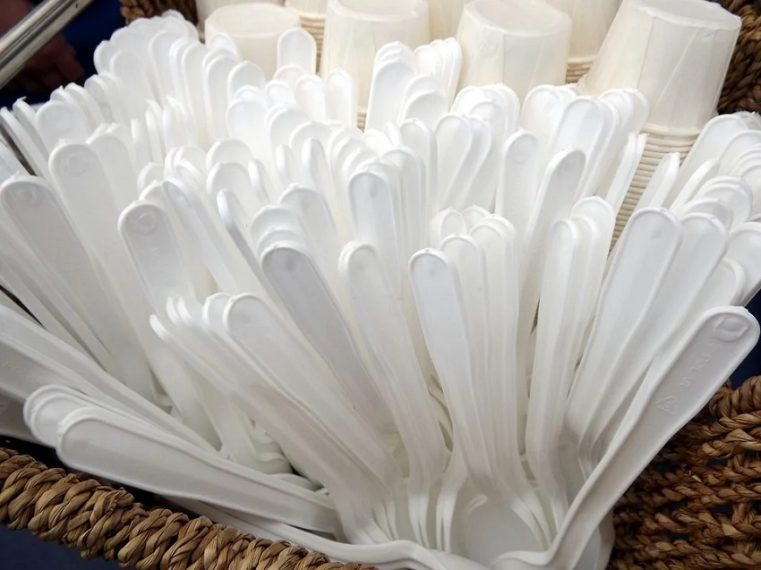 Oregon Senate Passes Bill Expanding Restrictions on Single-Use Plastics